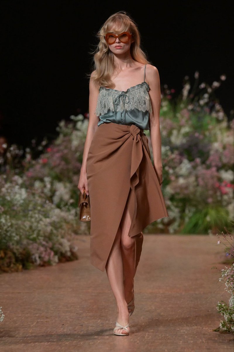fashionspotterr's tweet photo. Elie Saab | Spring 2027 RTW 🤎 https://t.co/hg9vJOsOwS