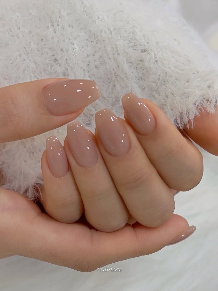 insperarise's tweet photo. glossy nude nails 💅🏻 https://t.co/ENw4TopOlP