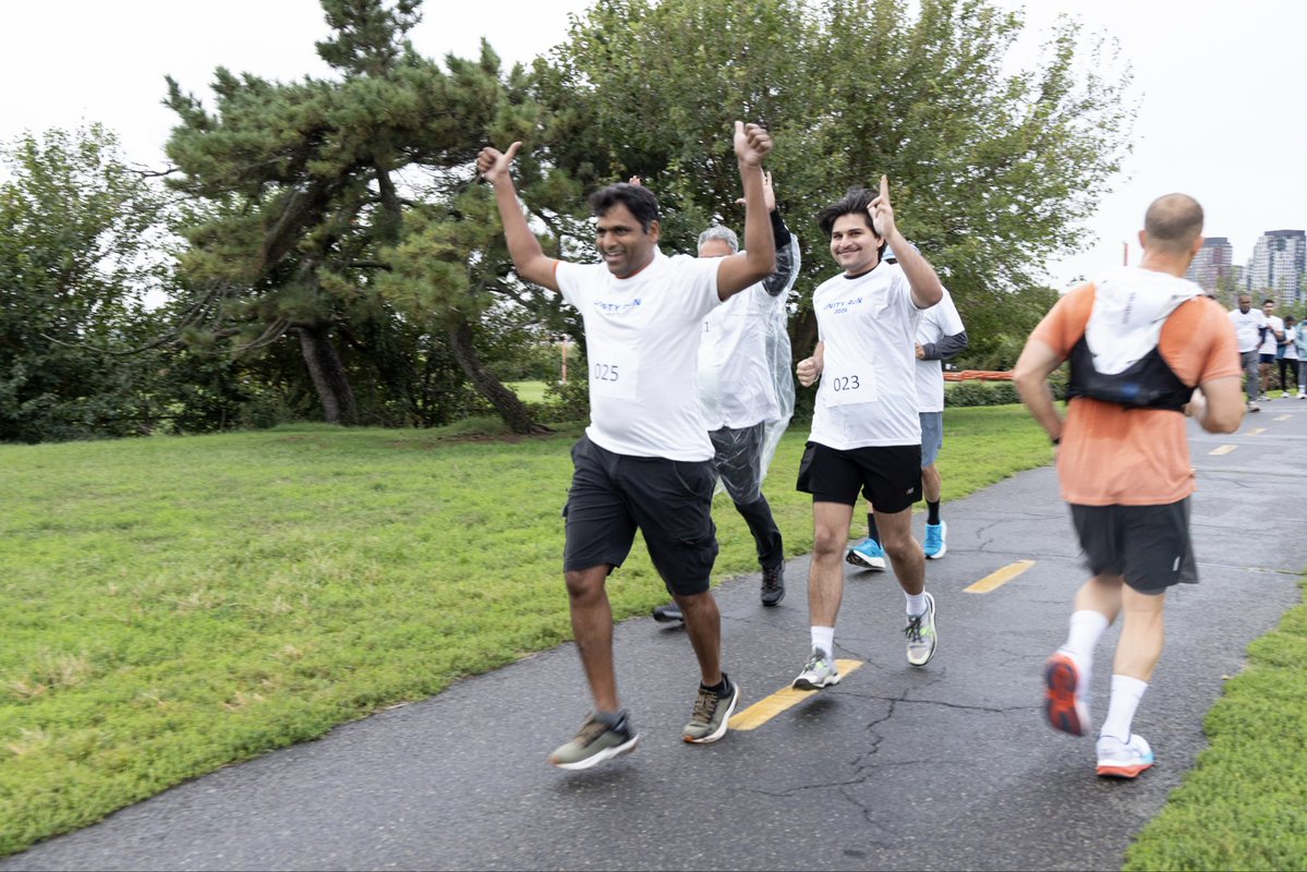 IndianEmbassyUS's tweet photo. What a joyful morning at Gravelly Point Park! 

Hundreds of friends came together for the #ViksitBharat Unity Run organized by Embassy, celebrating fitness, unity and the wonderful spirit of our community. The yoga and meditation sessions made it even more special. Thank you to everyone who joined us!

#ViksitBharat #UnityRun