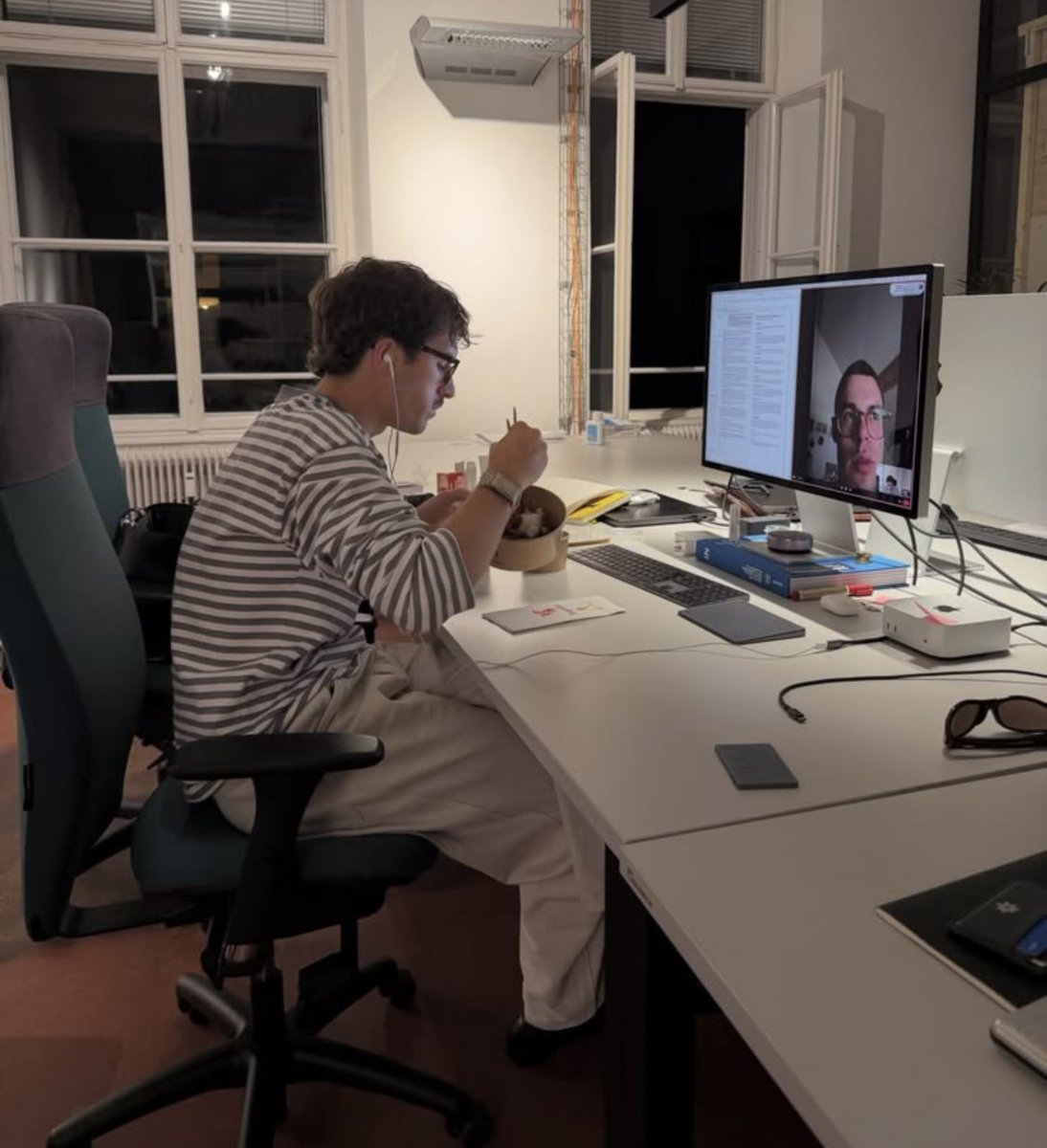 NobleLee_'s tweet photo. 🚨 BREAKING: You will get a good work from home job offer in October. https://t.co/CagdUDy0I4
