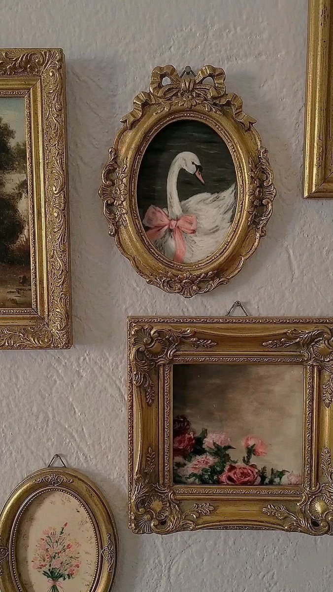 insperarise's tweet photo. framed swan painting 🖼️ https://t.co/iijxDn6PwC