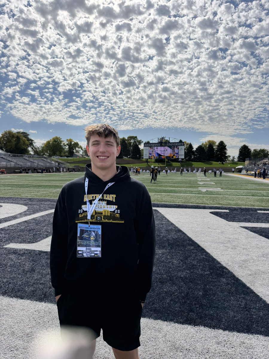 jonnebel_17's tweet photo. Thank you @coachscholten and @AugieFB for the game day experience! Big win!!
and thank you @Gabe_Prucha for the tour
@CoachHaberman @GriffFootball https://t.co/npCOyh9azT