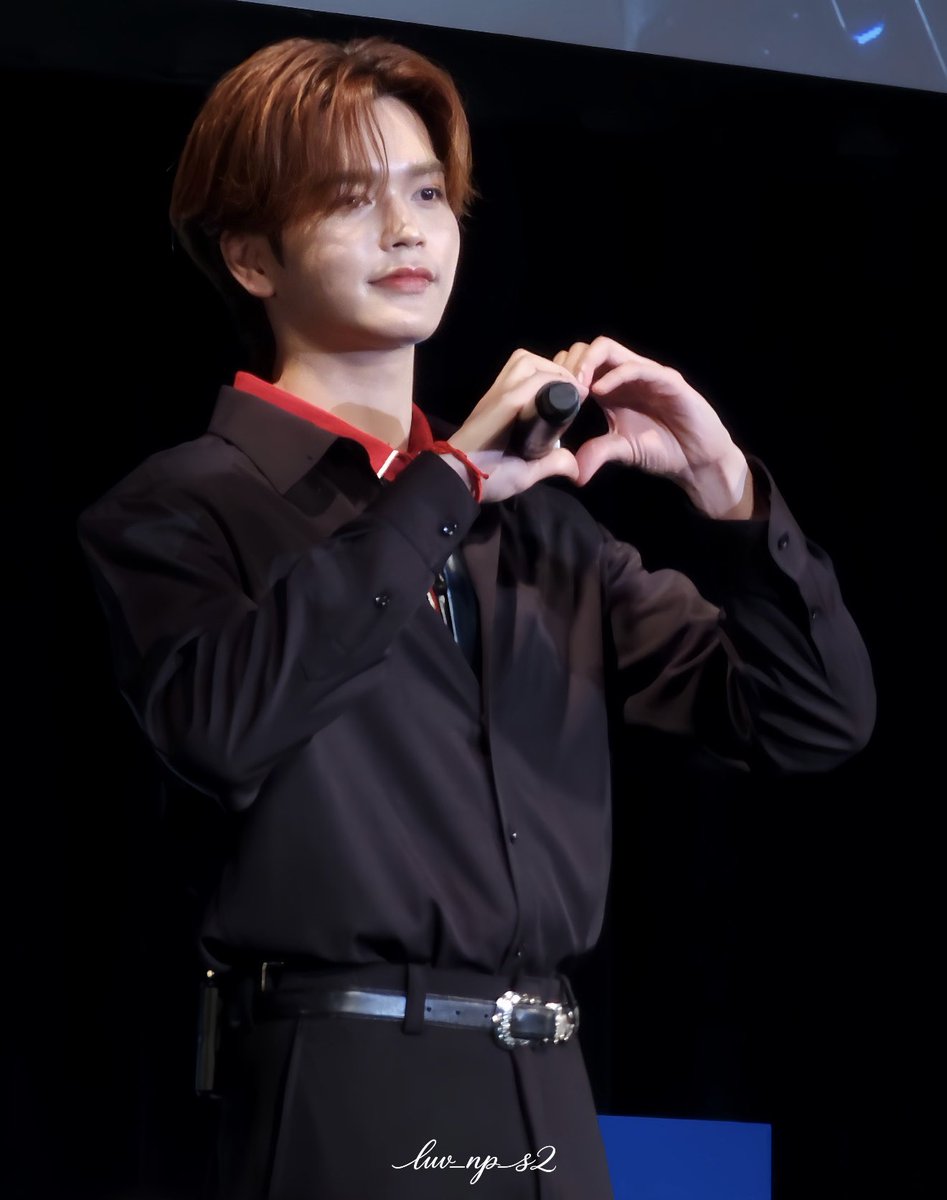 luv_np_s2's tweet photo. 261003🇯🇵
สวยมาก🤟🏻💞

#GMMTVFANDAY36INTOKYO
#JUNIORMARKxFANDAY36INTOKYO 
#JuniorMark #markjrtn https://t.co/YjbKmSVb05
