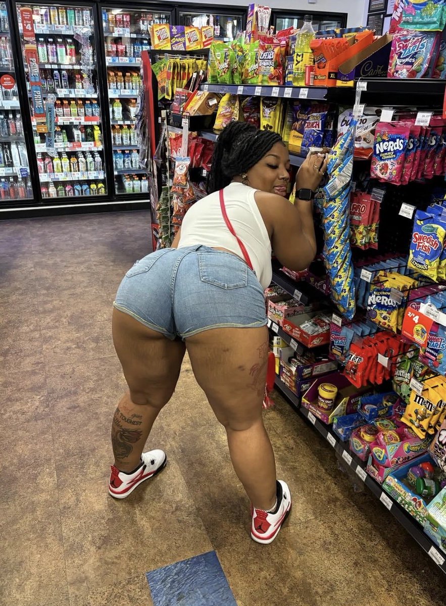 tsunamiign17's tweet photo. Back shoot 😫💦 https://t.co/OIGSukjlYh