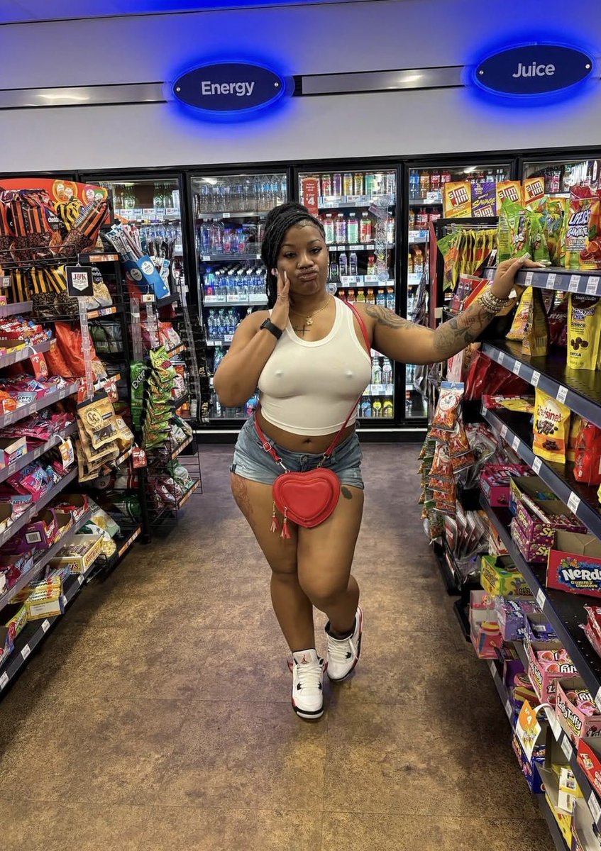 tsunamiign17's tweet photo. Back shoot 😫💦 https://t.co/OIGSukjlYh