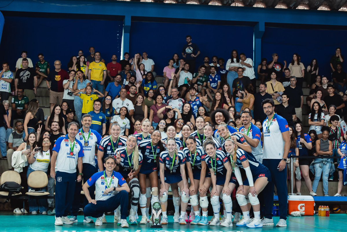 MinasTenisClube's tweet photo. @Fotos Neste sábado (3/10), o Gerdau Minas venceu o Brasília por 3 sets a 0, com parciais de 25/21, 25/12 e 25/20. Com o resultado, a equipe mineira conquistou o 3º lugar da Copa Brasília e garantiu seu lugar no pódio. 🥉👏

📸 @fotos.do.rica

#GerdauMinas https://t.co/t1FbP8aLUp