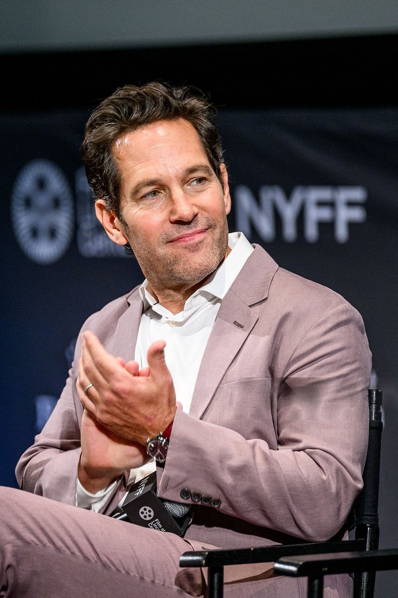 hourlyrudd's tweet photo. y’all wake up, we have new paul rudd content !! https://t.co/VMo7xDBRCh