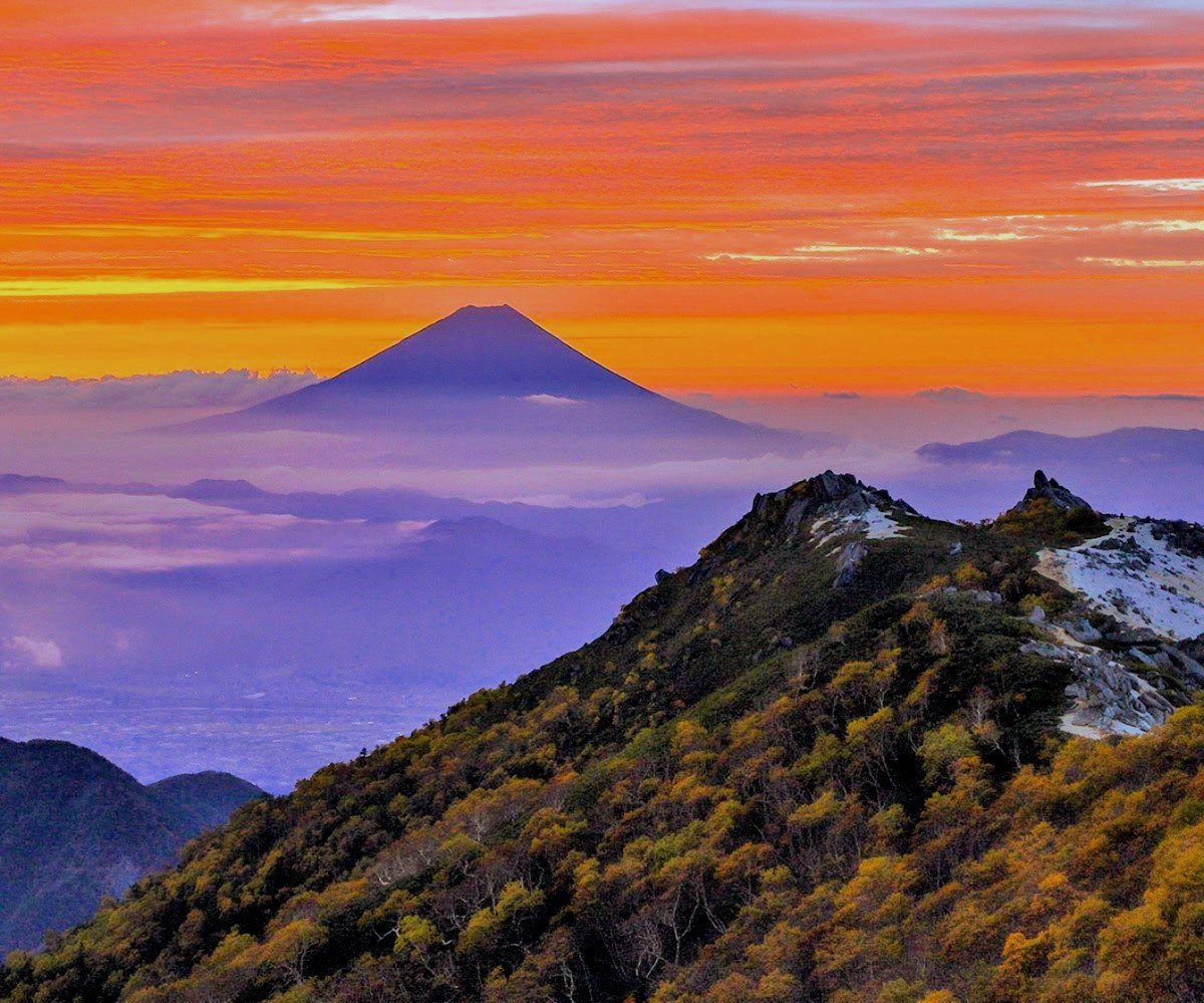 hina21no3's tweet photo. 染まる朝

観音岳で以前撮影
#富士山　#朝焼け　#雲海 https://t.co/kgPMBLfn1J
