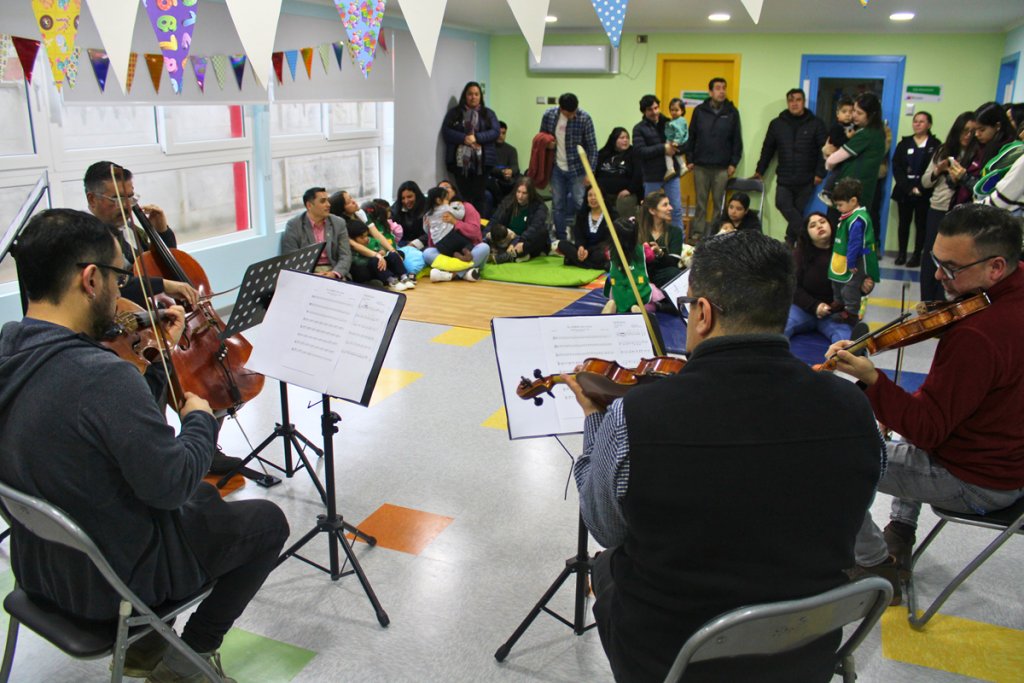 DiarioNoti27564's tweet photo. #Música en #vivo #llegó #hasta #La #Paz. #Orquesta #Filarmónica de #Temuco #ofreció un #concierto #para #niños de la #comuna de #Loncoche en La #Araucanía. https://t.co/pVaCqc3Q7J