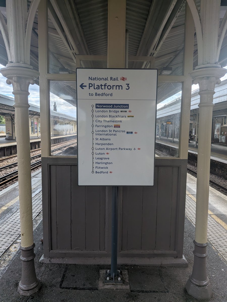 kingrishaun's tweet photo. Look at the time difference...it takes 1 minute 45 seconds from Norwood Junction to London Bridge.

Look how long it takes from West Norwood (which is much closer)

Platform 9 &amp;3/4s

#Seidr⚪⬜🤍 https://t.co/zbTW47bZRp