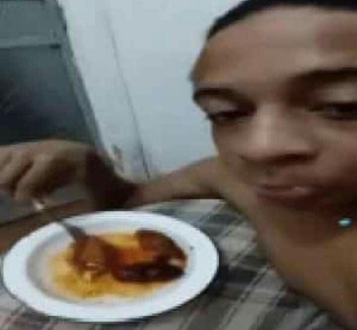 kymeraInfenal's tweet photo. @slamano210040 @linafeather Eu sei, n é falta de tentativas de manter o déficit por mt tempo, o problema é que a comida aparece como um demônio que me tenta. Eu sei q não é saudável isso, mas é como funciona minha vida. https://t.co/jqtPZoI4HB