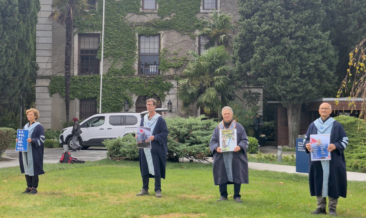 yunusunbabasi's tweet photo. 2 Ekim 2026 Boğaziçi Üniversitesi Akademisyenleri Nöbeti no. 1408. Direnişin 6. yılı/2098. günü @UniBogazici #KabulEtmiyoruzVazgeçmiyoruz
October 2, 2026 Bogazici University Faculty Vigil #1408/6th year/2098th day of the resistance @unibogazici_en #WeDoNotAcceptWeDoNotGiveUp https://t.co/on1OdmBSTZ