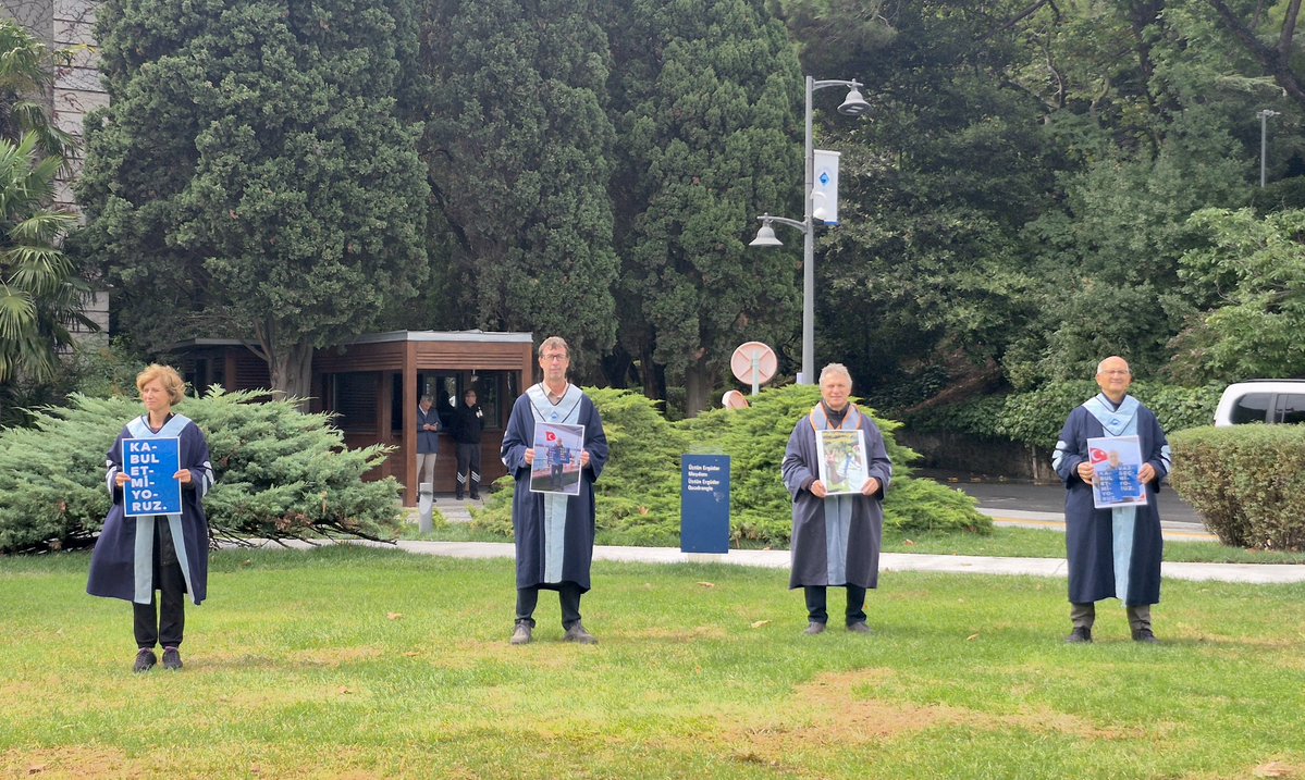 yunusunbabasi's tweet photo. 2 Ekim 2026 Boğaziçi Üniversitesi Akademisyenleri Nöbeti no. 1408. Direnişin 6. yılı/2098. günü @UniBogazici #KabulEtmiyoruzVazgeçmiyoruz
October 2, 2026 Bogazici University Faculty Vigil #1408/6th year/2098th day of the resistance @unibogazici_en #WeDoNotAcceptWeDoNotGiveUp https://t.co/on1OdmBSTZ