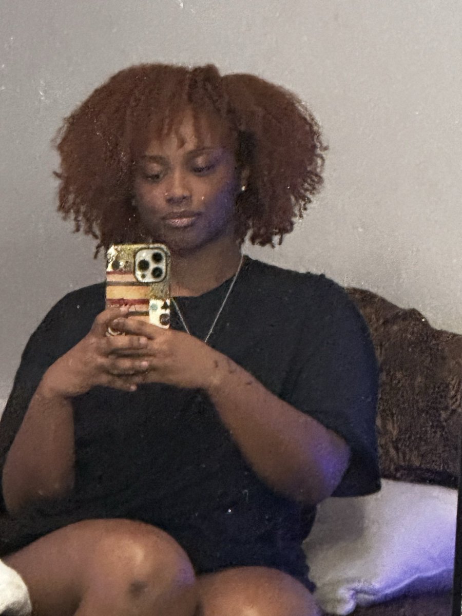 kannnnnette's tweet photo. kinda obsessed w the current state of my afro https://t.co/6FnbBBs7wD