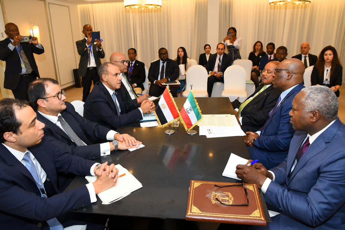 EgyptForeignMin's tweet photo. ترأست مع وزير خارجية غينيا الاستوائية الدورة الأولى للجنة المشتركة، لبحث تعزيز التعاون الاقتصادي والتجاري والاستثماري، وتوقيع مذكرات تفاهم.

Co-chaired with Equatorial Guinea’s FM the 1st Joint Committee, advancing economic, trade &amp; investment ties and signing MoUs. https://t.co/TQqBt7JHud