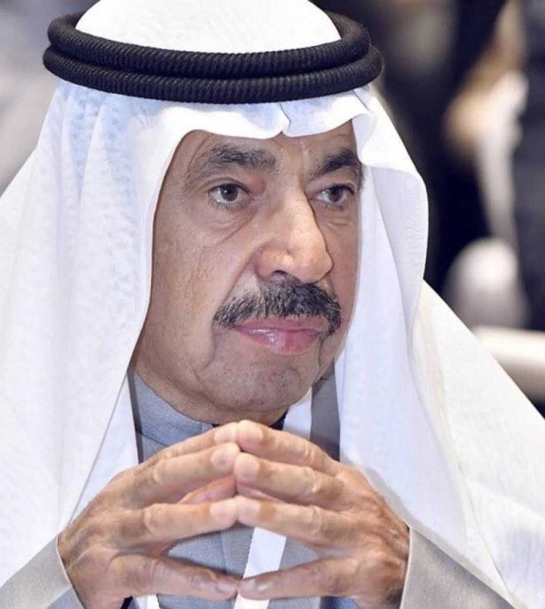 AlAsouf_KW's tweet photo. امير الكويت الشيخ مشعل الاحمد يسحب الجنسية من أبناء عم الراحل عبدالعزيز سعود البابطين الذي استضاف أمير البلاد الراحل الشيخ جابر الاحمد  في منزله لمدة 75 يوم لإدارة شؤون البلاد بعد تحريرها من الغزو العراقي عام 1991 لان قصر الحكم كان مدمراً https://t.co/iARJfbGYUq