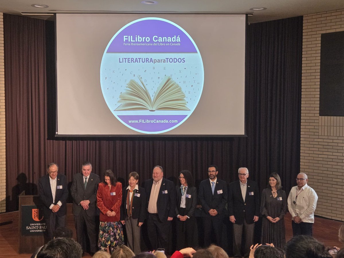 EmbaMexCan's tweet photo. 📚🇲🇽 La Embajada de México participa en la Feria Iberoamericana del Libro en Ottawa, apoyando y difundiendo la obra de 19 escritoras y escritores mexicanos.

Acompáñanos a celebrar el talento, las historias y las voces de México que forman parte de esta edición. 📖

#DiplomaciaCulturalMX #LiteraturaMexicana #FILOttawa #MéxicoEnCanadá