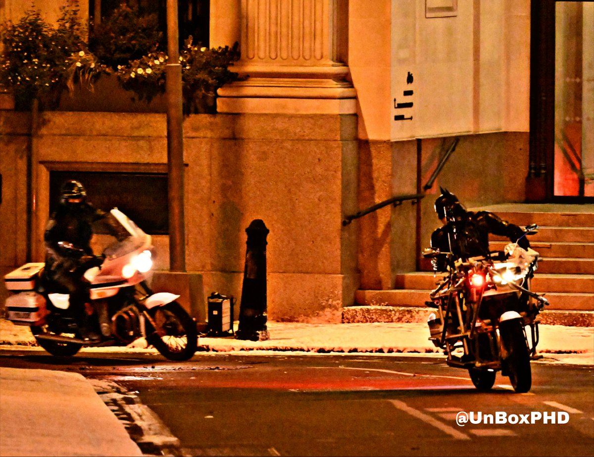 UnBoxPHD's tweet photo. Batman 2 Filming in London. https://t.co/2bkDNlTEI0