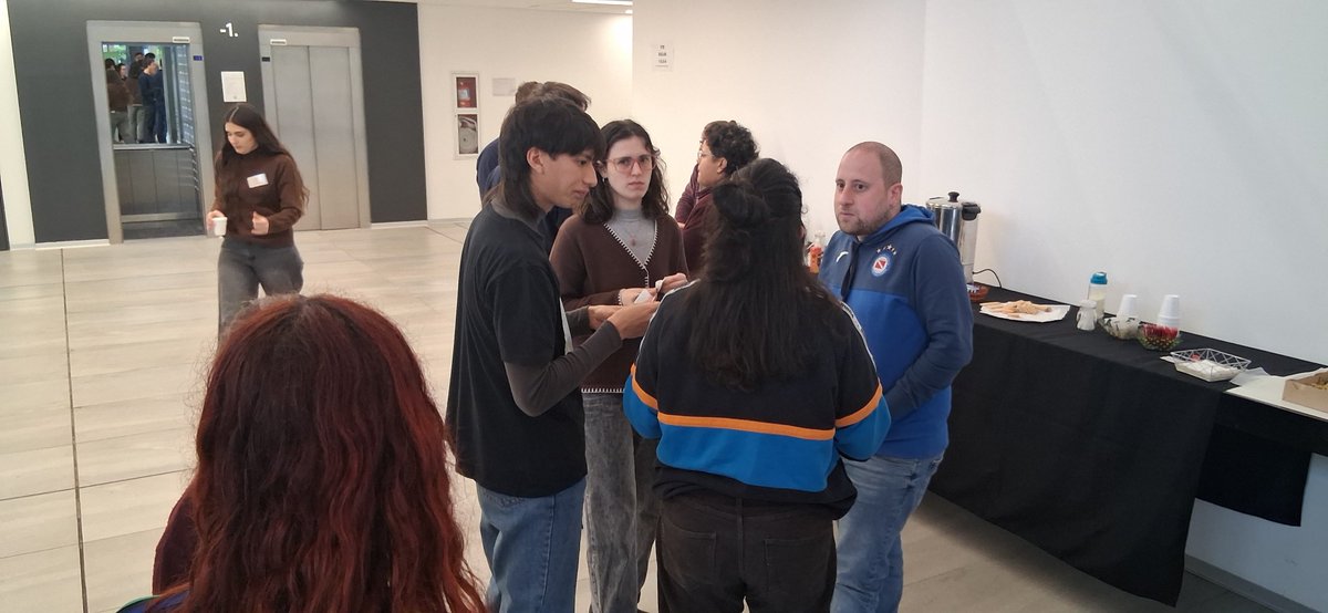 FactorData's tweet photo. @unsamoficial @inria_chile @idaesoficial Los equipos en pleno trabajo e ingesta de sustancias alimenticias...

En unos minutos se envían los datasets que serán evaluados por la coordinación general de @inria_chile.

A las 21.00 se anuncian los ganadores. https://t.co/L1LKBPuxeb