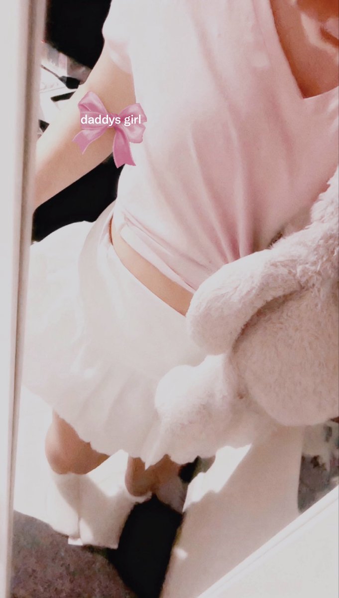tarabatzz's tweet photo. 🎀🎀
#daddysgirl #daddyissues #daddy #pink https://t.co/EV0FCXBt3v