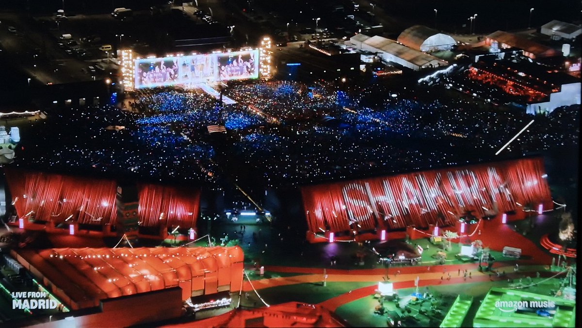 nacielmartes13's tweet photo. ¿vos entendés que Shakira les clavó un estadio con su nombre a los españoles? https://t.co/3TGsydyxPB