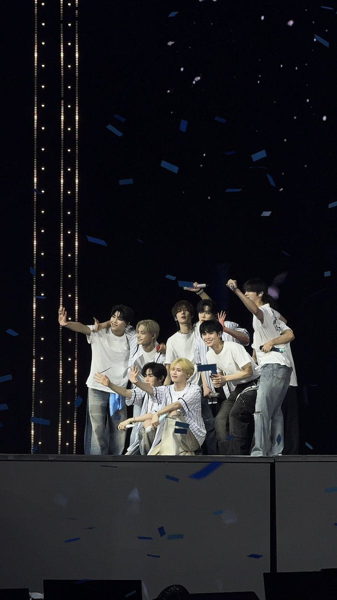 zaiirose's tweet photo. ITS BEEN ONE YEAR EXACTLY SINCE I SAW ZB1 IN CONCERT FOR THE LAST TIME AS NINE 😭😭😭😭😭😭😭😭😭😭 take me back…….three of the greatest days of my life genuinely……………… https://t.co/C4rTQq0Gp5