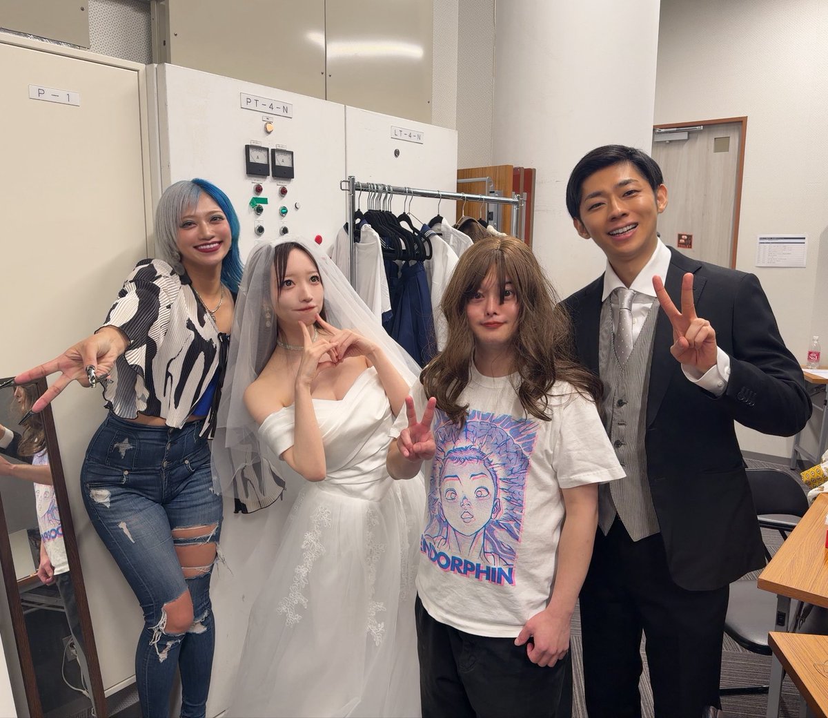 airishimizu's tweet photo. 独り結婚披露宴
左から友人代表信子、姉役りょうちゃん、名司会者森本しんたろう。
大好きなお三方のおかげで
無事終えられました
ありがとうございました涙 https://t.co/3OUagqLMEE