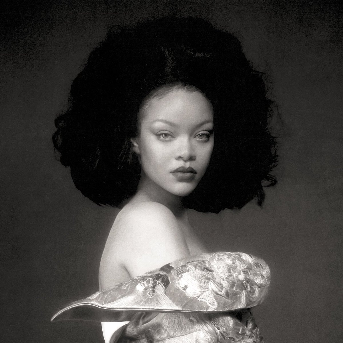 FentyStats's tweet photo. 🇩🇪 @rihanna officially becomes the highest-certified female artist of all time in Germany, with 18.2 million certified sales.

She surpasses German singer Helene Fischer. https://t.co/VJLLAzNLib