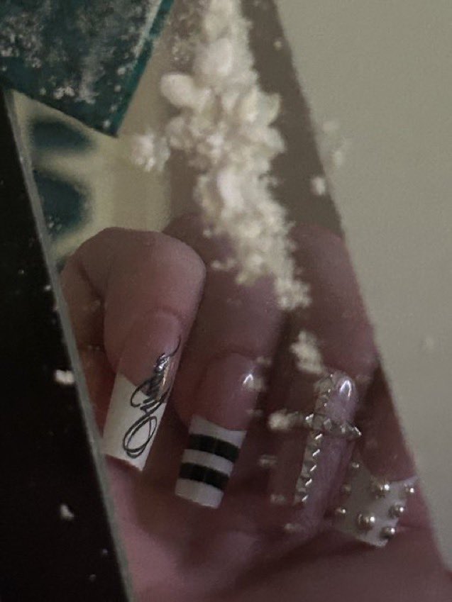 Cokehoevyvx's tweet photo. Got everything i need for tdyyy ;3
#drugtwt #drugstwt #coketwt 
#moots https://t.co/s2kH5S92vR
