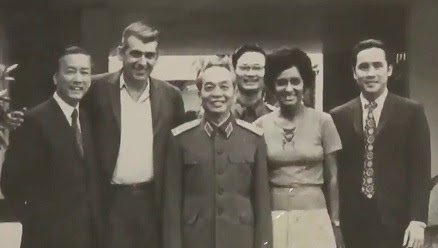RPolancoF's tweet photo. Recuerdan en #Vietnam a la destacada periodista y escritora Marta Rojas, en el quinto aniversario de su fallecimiento.

Con la publicación de un artículo en el Periódico Van Hoa (Cultura), el periodista Pham Dinh Loi, ex corresponsal de Agencia Vietnamita de Noticias en La Habana, rememoró la trayectoria de la relevante cronista.

"Junto con la heroína Melba Hernández, fue una de las integrantes más activas del movimiento cubano de solidaridad con Vietnam, una gran fuente de inspiración para los pueblos de Latinoamérica y del mundo entero en su apoyo al ejército y al pueblo vietnamitas en su guerra de resistencia por la salvación nacional", recordó Pham Dinh Loi. 

Heroína del Trabajo de la República de Cuba y Premio Nacional de Periodismo José Martí, Marta Rojas fue la última periodista extranjera que entrevistó al presidente Ho Chi Minh.