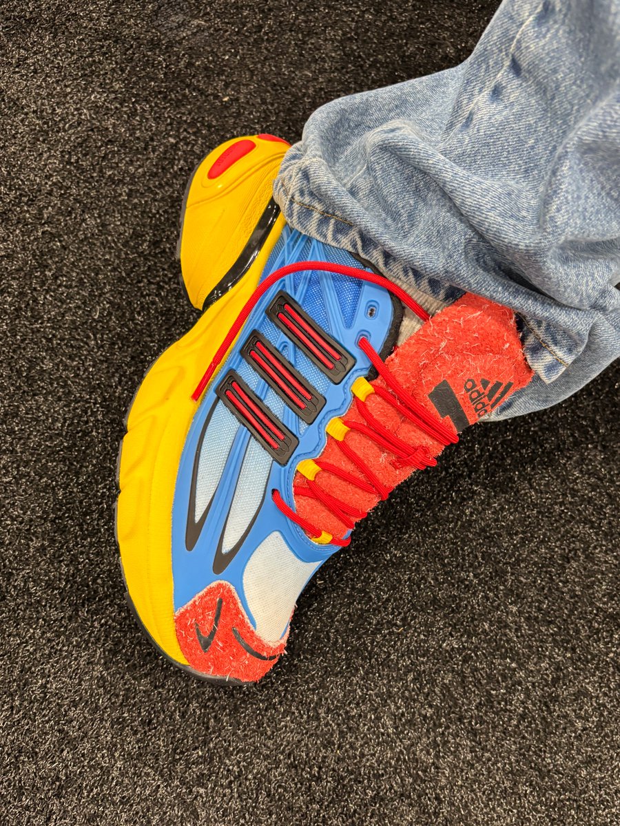 ModernNotoriety's tweet photo. FIRST LOOK: Shake x adidas Adistar XLG 2.0 "Wild Rivals" Pack 🐒🐍

Featuring colorways inspired by the mandrill and African rock python https://t.co/QDeUSil0ir