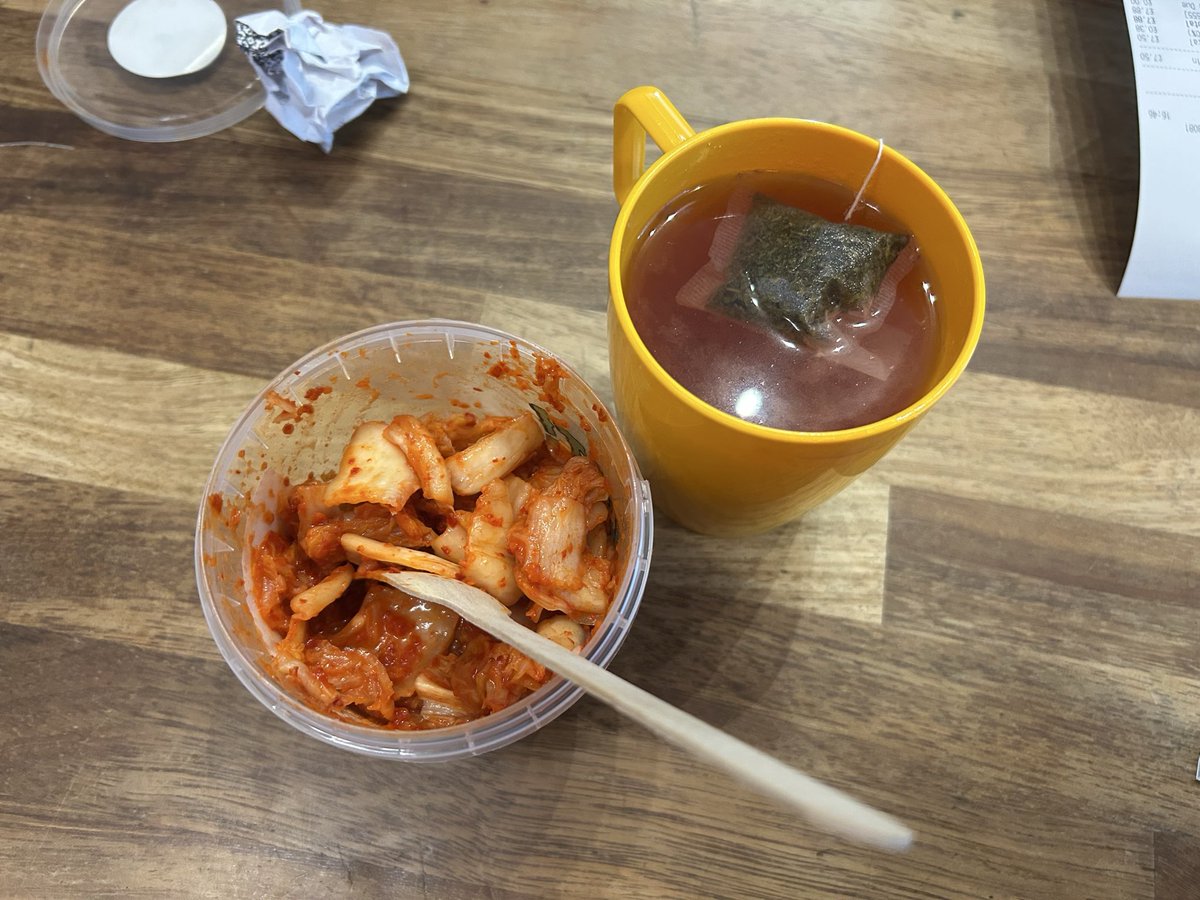 sashastarvs's tweet photo. so basically today i had instant noodles and almost a full thing of kimchi and some tea. like 1000cals? https://t.co/v3PID9CI5y