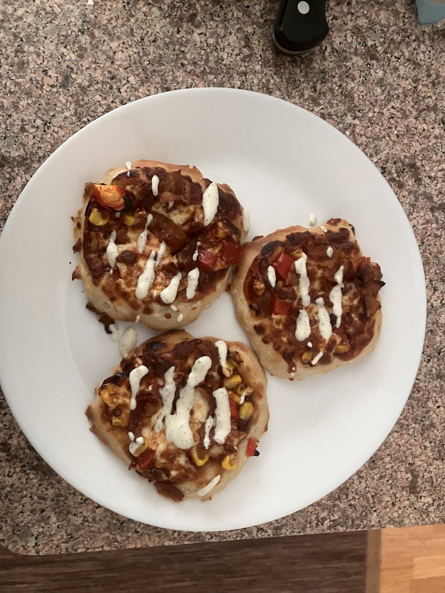 crayonsharpen's tweet photo. Day 3 of #inktober 
Miniature 
I made miniature pizzas!! https://t.co/uRG5M0gsyM
