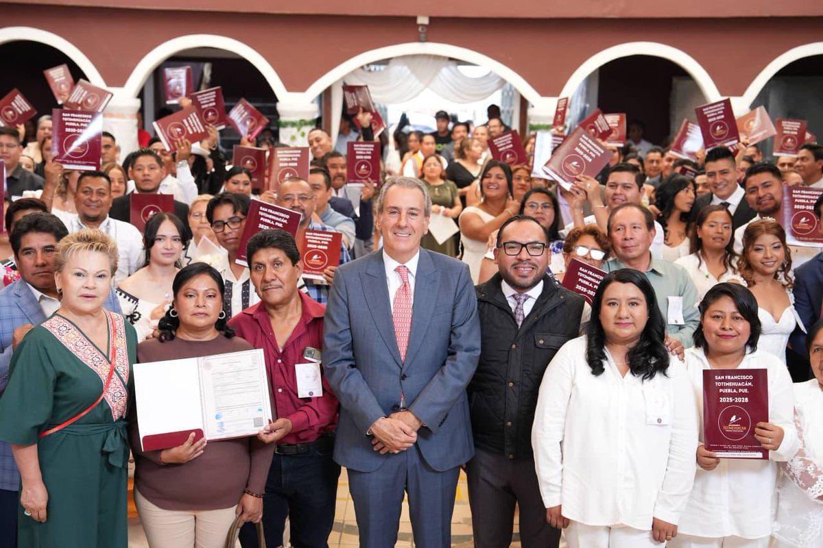 pepechedrauimx's tweet photo. Hoy, en San Francisco Totimehuacan, acompañamos a las parejas que decidieron dar un gran paso para comenzar una nueva etapa juntos. 🙌🏼💍

Nos da mucho gusto compartir este día tan especial y ser parte de este momento tan importante en sus vidas. 🧑‍🧑‍🧒‍🧒 https://t.co/UapC6acBHW