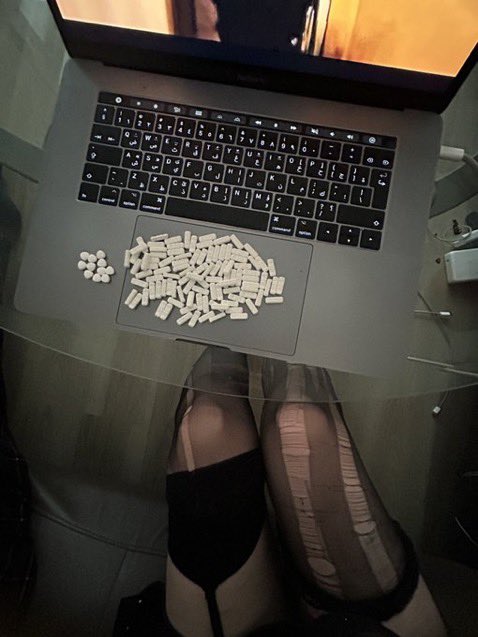 Cokehoevyvx's tweet photo. when u got the whole setup doe
#drugtwt #coketwt #weedtwt 
#2mg #hydro #geeked https://t.co/uFzpAIKBkr