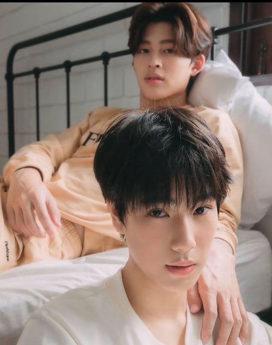buzunkalbii's tweet photo. 🐻: he is only mine 
from day 1 https://t.co/rRPi0prcfP