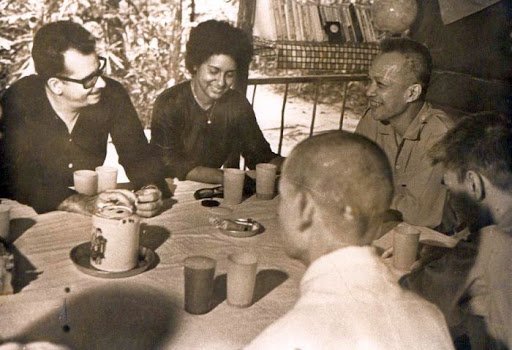 RPolancoF's tweet photo. Recuerdan en #Vietnam a la destacada periodista y escritora Marta Rojas, en el quinto aniversario de su fallecimiento.

Con la publicación de un artículo en el Periódico Van Hoa (Cultura), el periodista Pham Dinh Loi, ex corresponsal de Agencia Vietnamita de Noticias en La Habana, rememoró la trayectoria de la relevante cronista.

"Junto con la heroína Melba Hernández, fue una de las integrantes más activas del movimiento cubano de solidaridad con Vietnam, una gran fuente de inspiración para los pueblos de Latinoamérica y del mundo entero en su apoyo al ejército y al pueblo vietnamitas en su guerra de resistencia por la salvación nacional", recordó Pham Dinh Loi. 

Heroína del Trabajo de la República de Cuba y Premio Nacional de Periodismo José Martí, Marta Rojas fue la última periodista extranjera que entrevistó al presidente Ho Chi Minh.