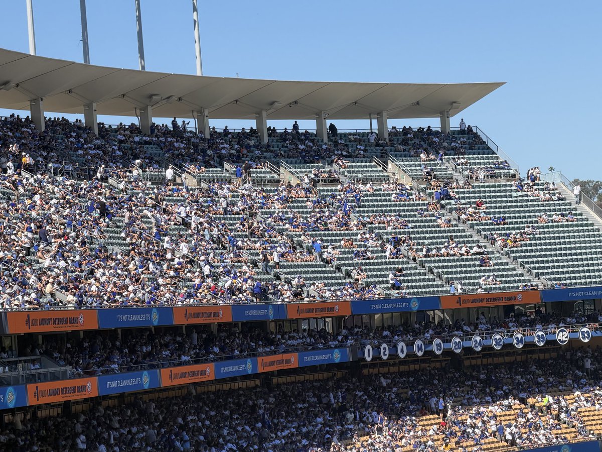 BNightengale's tweet photo. There were 50,194 seats sold but plenty of no shows with the temperature now at 101 in Los Angeles https://t.co/d96vJshVSw
