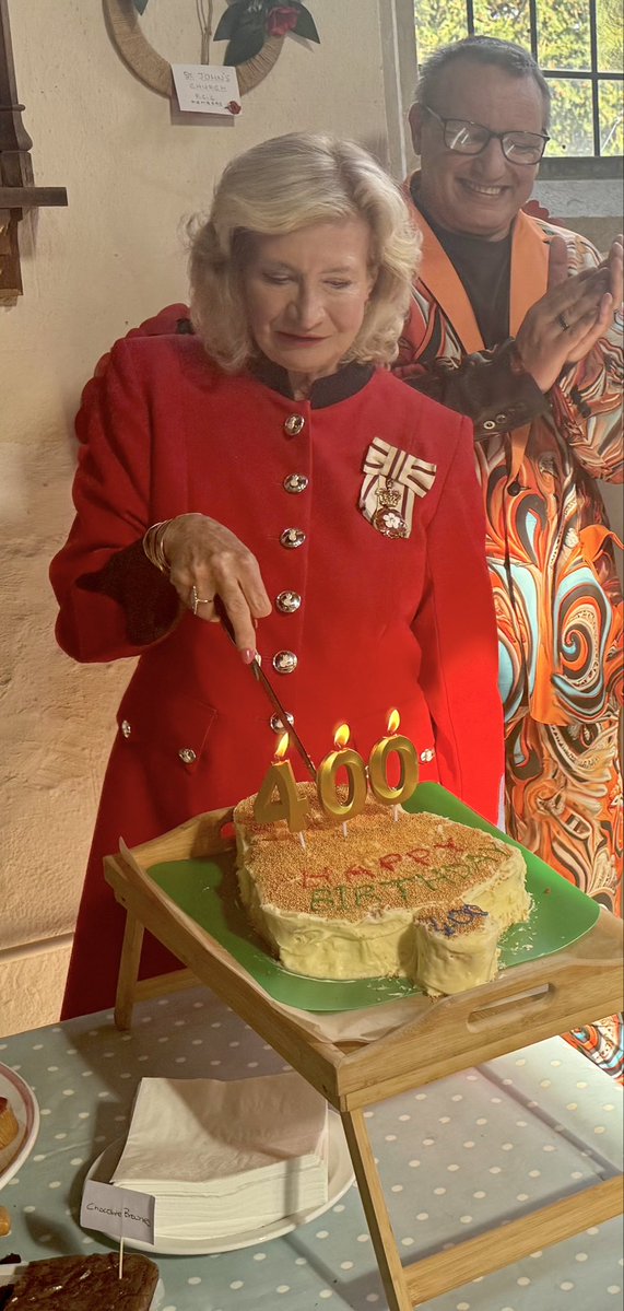 RutlandLL's tweet photo. Rutland has many stunning #medieval churches. #Ryhall’s St John’s church is 800 years old & its oldest bell is 400.
Joined the #community to celebrate the birthday (with cake!) of the bell which was cast in reign of #King Charles l at the Tobias Norris #foundry in #Stamford https://t.co/7eNtNaukpU