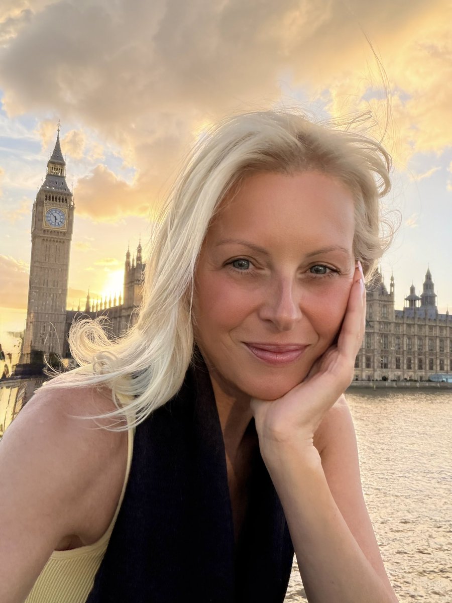 suzie_bash's tweet photo. Fun week @ESNRad 2026 in London!

#esnr26 #esnr2026 @Philips @PhilipsHealth #AI #MS https://t.co/6JcrevuMks