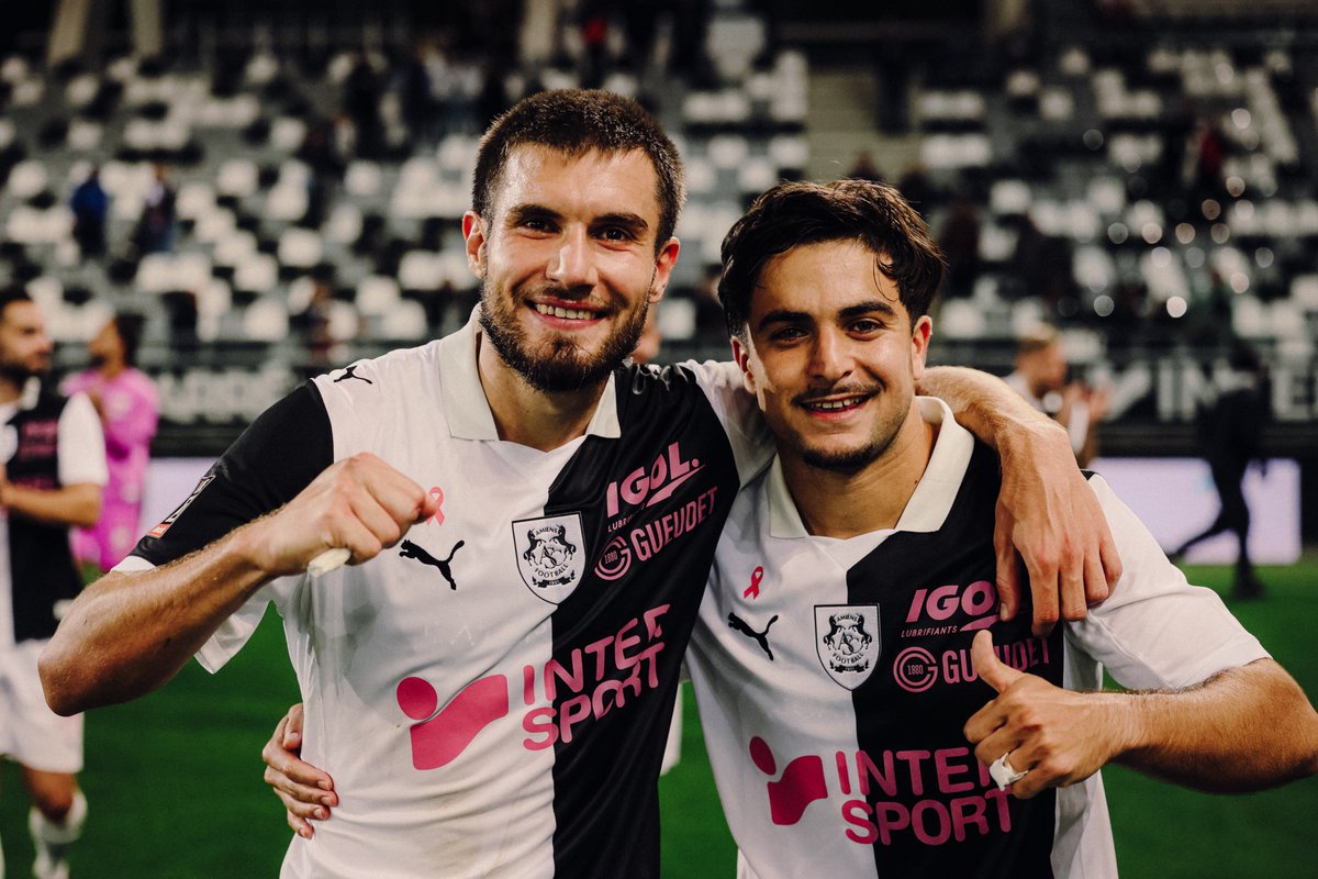 AmiensSC's tweet photo. 3️⃣🔥 Trois buts, trois points et ces sourires !
#ASCFCVB https://t.co/InzmL3eyI6