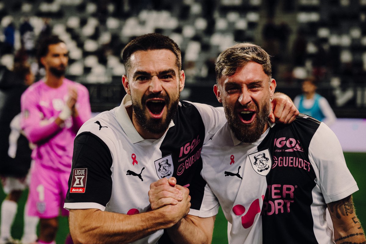 AmiensSC's tweet photo. 3️⃣🔥 Trois buts, trois points et ces sourires !
#ASCFCVB https://t.co/InzmL3eyI6