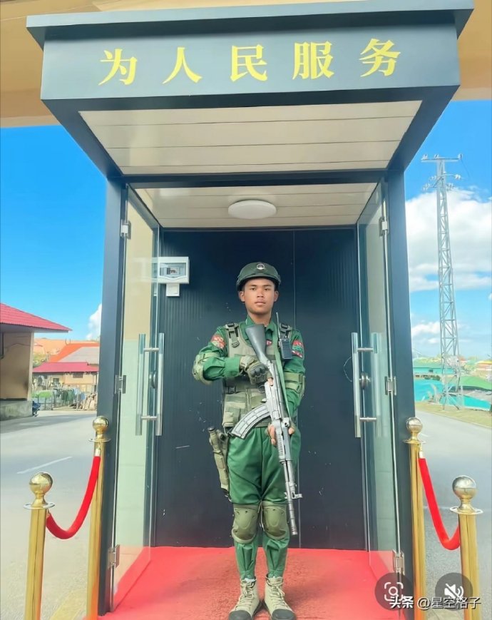 Ronay155's tweet photo. The sentry sees no one near the fortress, not fearing any treachery or surprise threat today. https://t.co/cuW01VMdSz