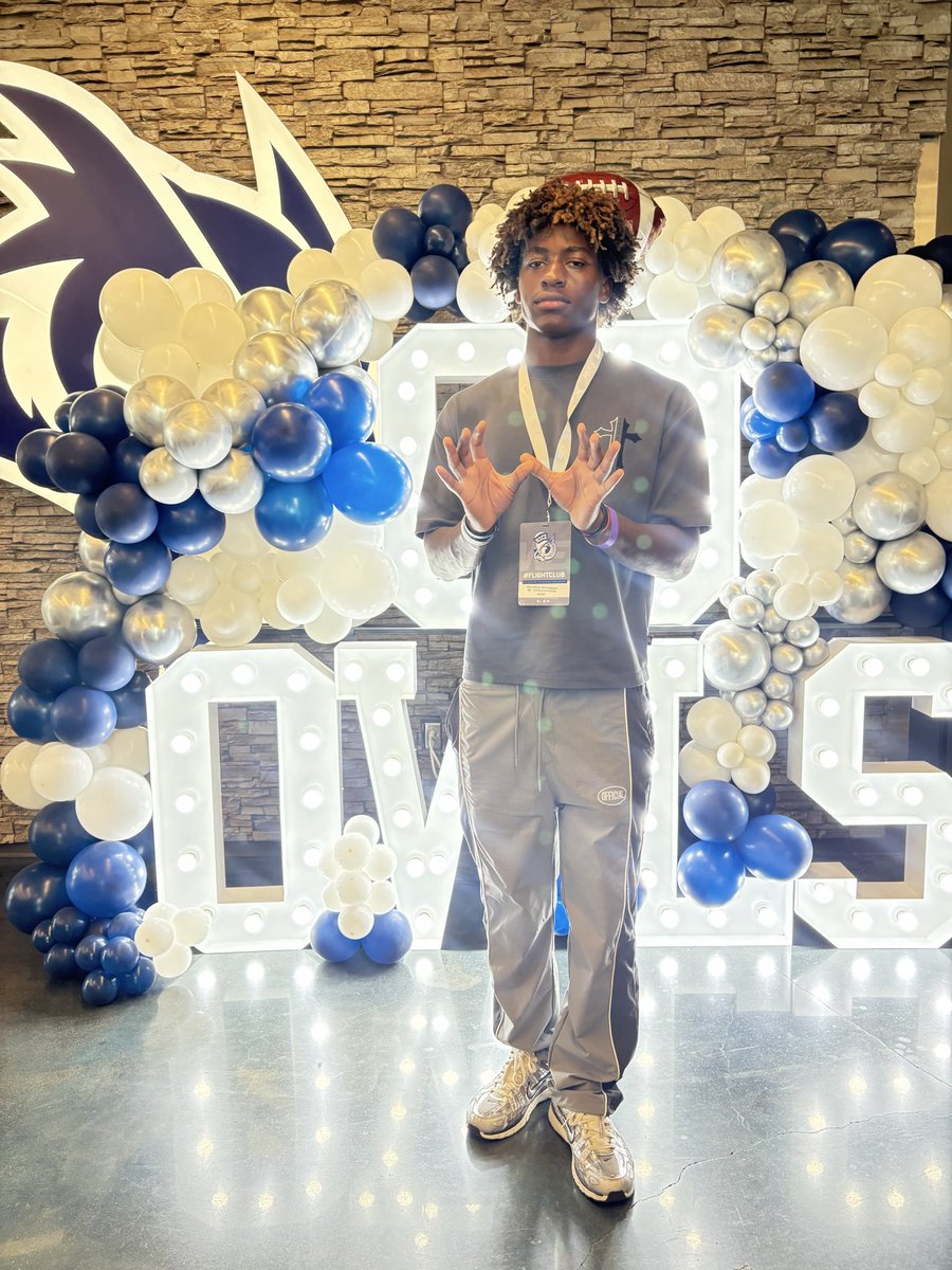 BrandonJeffrsn's tweet photo. Excited to be in South Main @ Rice University for Gameday Today‼️
@CoachWilson_ @nbaker2_ @Coach_DJones @jomaul66 @CoachMaxwe11 @CoachKGranger @CoachJonesGRHS 
#BrickByBrick https://t.co/CH27A8gRMw