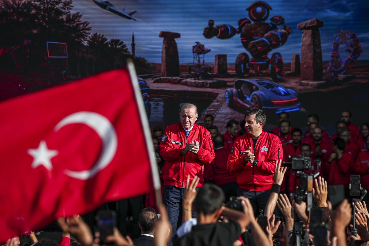 Selcuk's tweet photo. Artık Şanlıurfa'nın TEKNOFEST'i de meşhur... 🙂🚀

#TeknofestGüneydoğu

Şanlıurfa is now famous for its TEKNOFEST, too... 🙂🚀

#TeknofestSoutheast https://t.co/dxFRNuAUY2