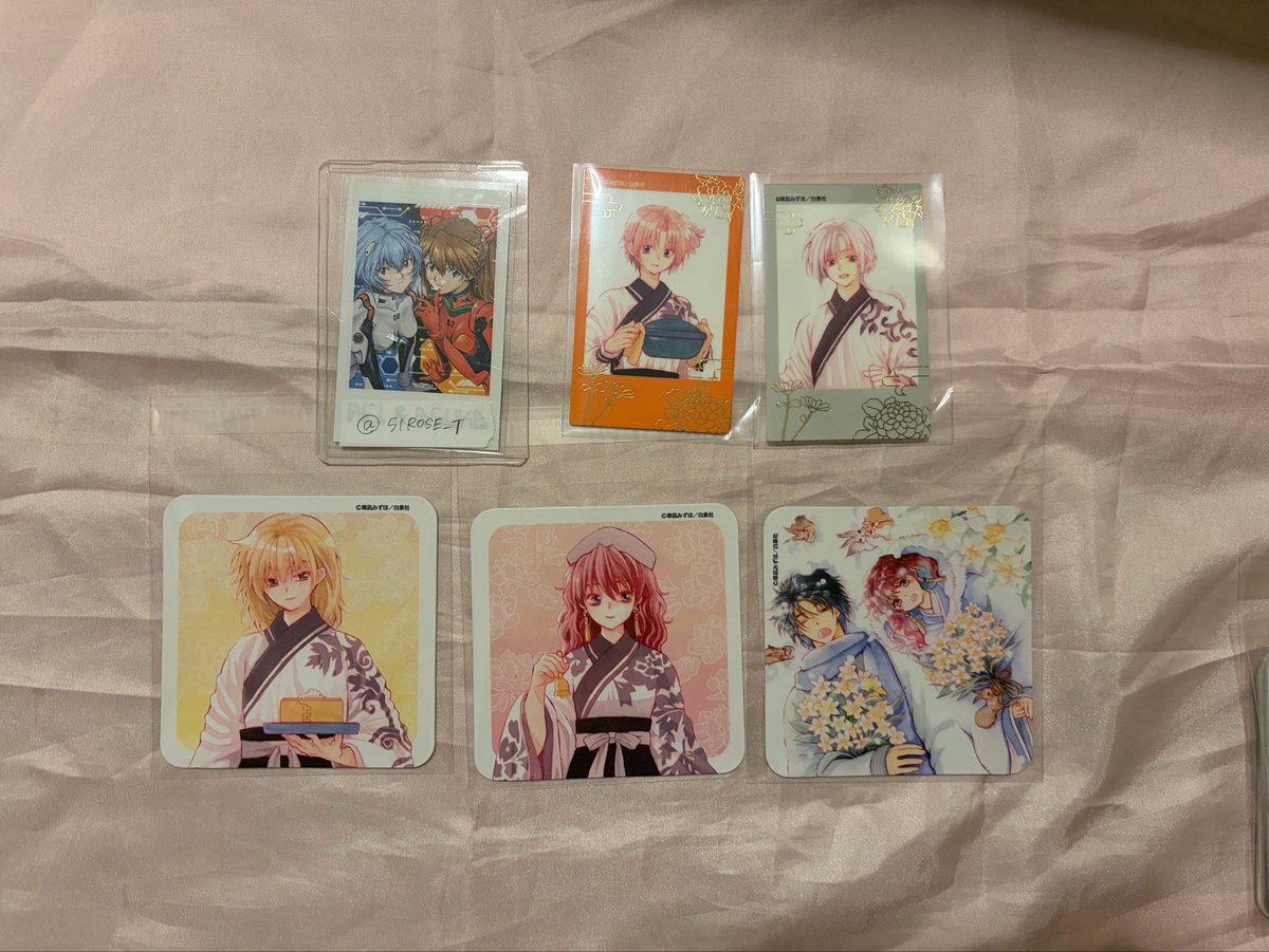 SIROSE_T's tweet photo. 【交換】 暁のヨナ カフェ コラボカフェ 原画展 コースター チェキ 特典 めじるしアクセサリー 

譲 1.2枚目(引換コースター条件厳しめ)
求 3枚目 ︎💕︎>🤍 / 異種スウォン

コースターは後半も参加予定なので緩募
また、こちらが求めているものは約各1個ほど買取も行っております。
郵送 >都内手渡し https://t.co/nX6Nvs3npK