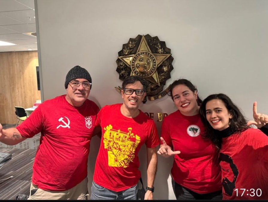 poponze's tweet photo. SÓ DÁ ELE! O presidente Lula recebeu mais quatro votos na Nova Zelândia. https://t.co/EhPy5u5v8m