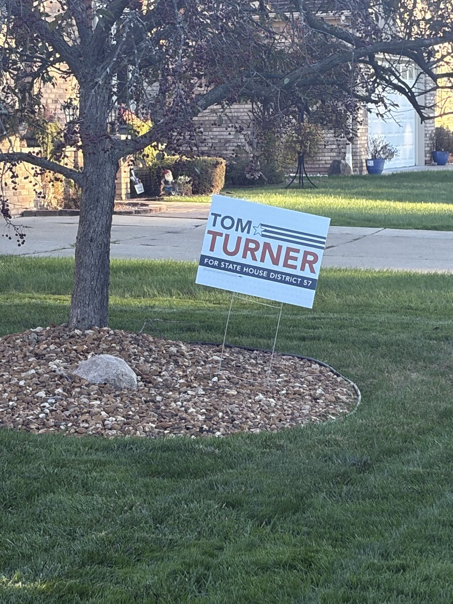 MaxBrunoLewis's tweet photo. Seeing a lot of @turner4mi signs in Sterling Heights today! https://t.co/MK8dYSUjYH