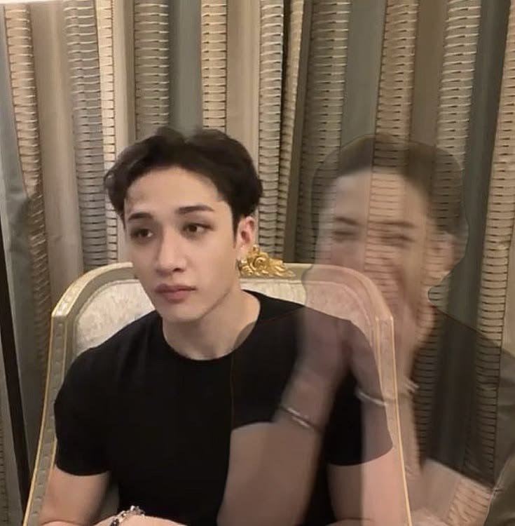 HanJisungb_'s tweet photo. Gente ksksksk, essa fanfic tá muito boa o jisung (crente) não conseguindo desligar a chamada com o Minho e fazendo web sexo https://t.co/55rlOvicqm