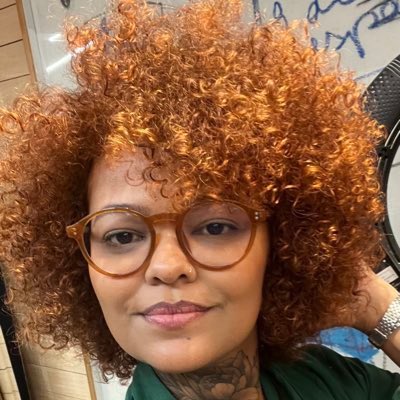 pointforyoujust's tweet photo. @thainaraooo Queria entender como uma pessoa que se diz EDUCADORA, faz chacota com uma classe de trabalhador que provavelmente ela pega todo dia e que geralmente ganha mais que 90% dos cabeleireiro
Sou de esquerda cara e não consigo entender isso
Hoje em dia é legal menosprezar profissão? https://t.co/OJAt7XXhKN
